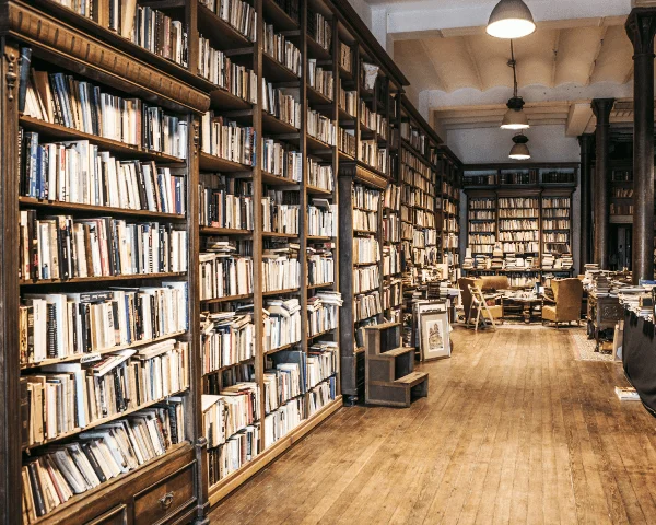 世界の博物館・図書館・民間企業で使われているアーカイブ専用のスキャナーを揃えました。